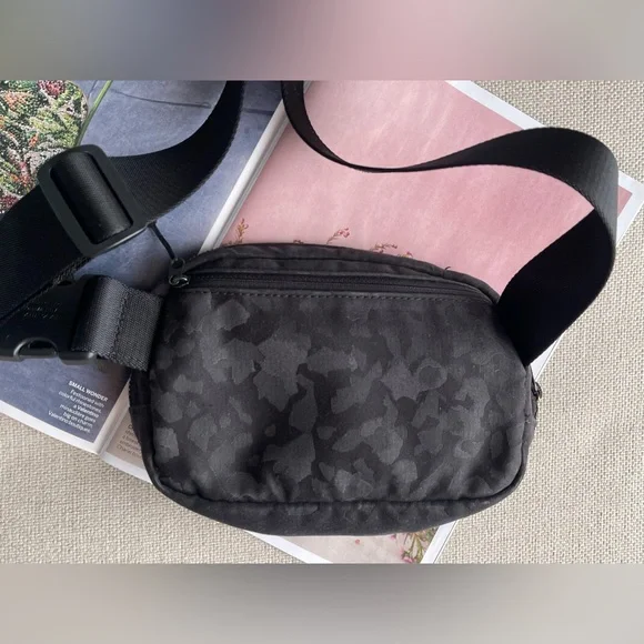 Lululemon Everywhere Belt Bag 1L In Fragment Camo Jacquard Black Deep Coal - Picture 7 of 14